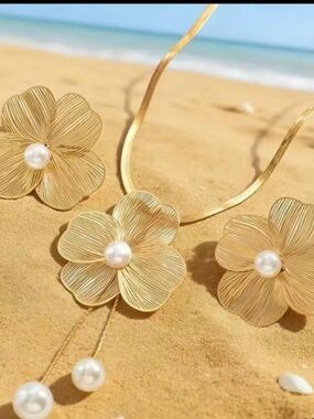 Gold Floral Pearl Necklace and Earrings Set